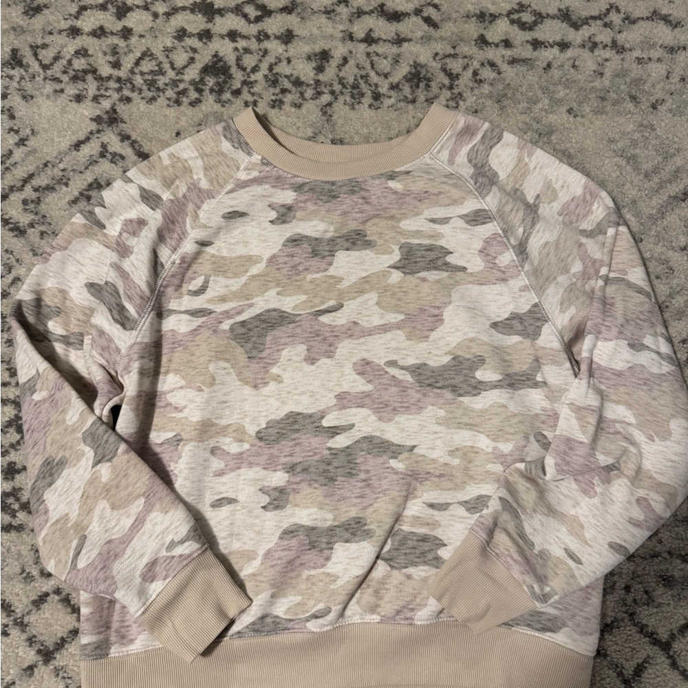 Old Navy Cream and White Sweatshirt